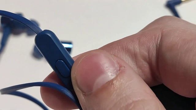 Видео с демонстрацией внешнего вида проводной гарнитуры Sony MDR XB55AP смотреть онлайн