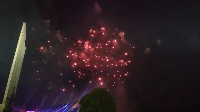 Фейерверк (салют) на День Победы. Минск. 09.05.2020 смотреть онлайн