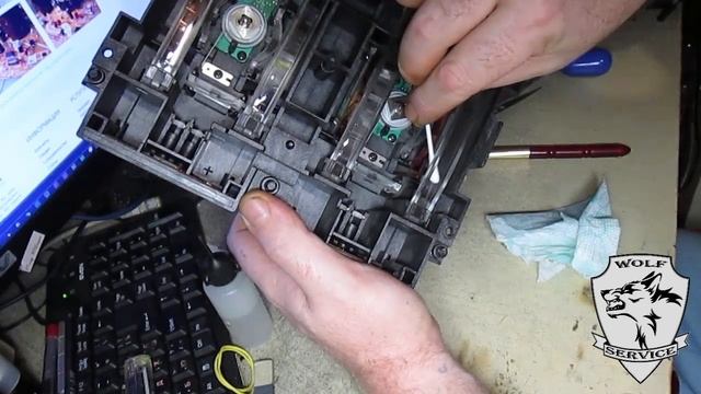 Очистка блока лазера HP Color LaserJet 2600n, 1600 и 2605 смотреть онлайн