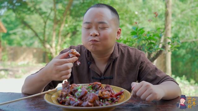 【山藥村二牛】小伙深山秘製香辣豬蹄，4斤豬蹄放鍋裡一燜，大口啃著真過癮！ смотреть онлайн