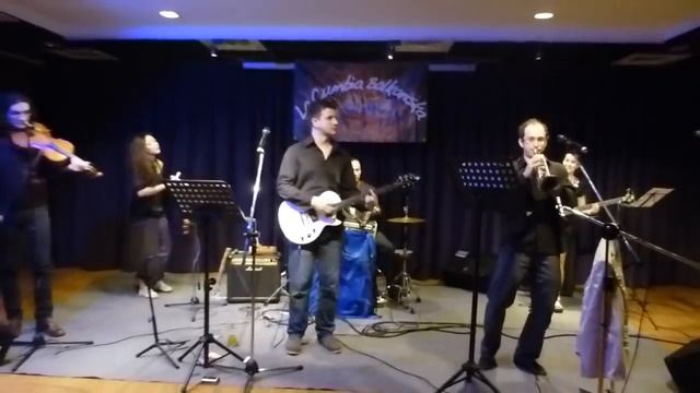 La Cumbia Balkanska - Celuvkata na ana смотреть онлайн