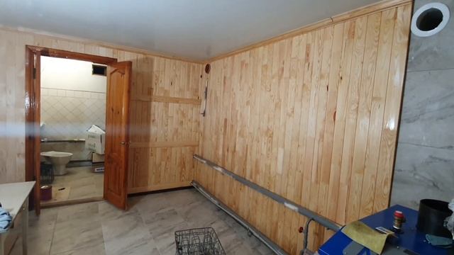 Практически закончили ремонт флигеля, скрываю вагону лаком смотреть онлайн