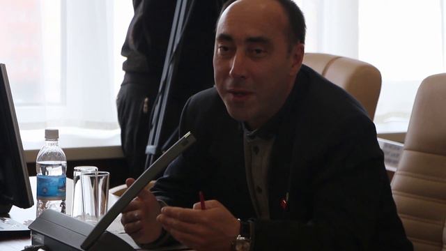 «Амбиции — это глупость». Иван Алтухов хвалит сенатора Ольгу Хохлову смотреть онлайн
