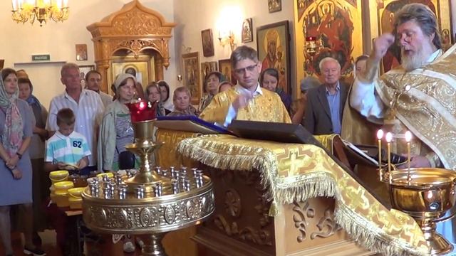 Фрагмент молебна в праздник Изнесения Честных Древ Животворящего Креста Господня смотреть онлайн