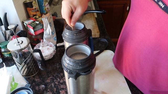 Как очистить любимый термос от кофейного или чайного камня. смотреть онлайн