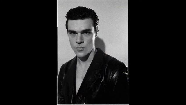 Finn Wittrock - Im On Fire смотреть онлайн