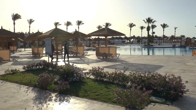Территория отеля Sunrise Royal Makadi Resort & Aqua Park 5* Макади-Бей. Хургада. Египет смотреть онлайн