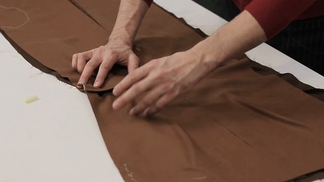 Как правильно расположить горизонталь пояса в объёмных и прилегающих пальто смотреть онлайн