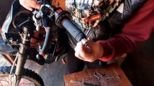 Установка защитных щитков на руль питбайка