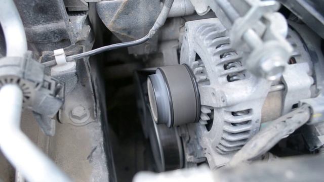 Шум помпы Toyota Corolla 150 1ZR-FE смотреть онлайн