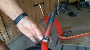 Видео для зрителя( установка рулевых подшипников велосипеда)