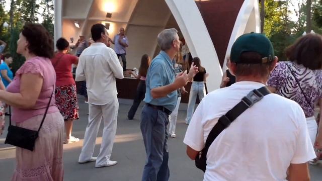 ЗА ЧЕТЫРЕ МОРЯ! ХАРЬКОВ 2021 ТАНЦЫ В ПАРКЕ ГОРЬКОГО смотреть онлайн