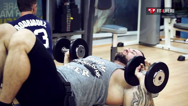 УПРАЖНЕНИЕ ЖИМ ГАНТЕЛЕЙ ЛЕЖА