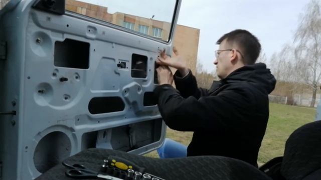 НИВА С ТОРГОВ. ЗАМЕНЫ ЛИЧИНКИ В ДВЕРИ. Часть 2 смотреть онлайн