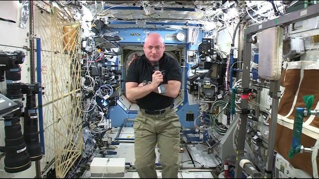 Space Station Commander Discusses Life in Space with CBS’ Internet Outlet смотреть онлайн