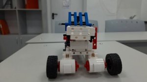 Грузовик из робототехнического набора Клик