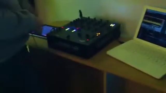 Jasa using Traktor + iPad + TouchOSC driven, selfmade surface смотреть онлайн