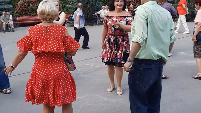 ? А ЛЕТО ЦВЕТА СОЛНЦА КРАСИВОЕ!!!? .?❤️???ПАРК ГОРЬКОГО,ХАРЬКОВ. смотреть онлайн