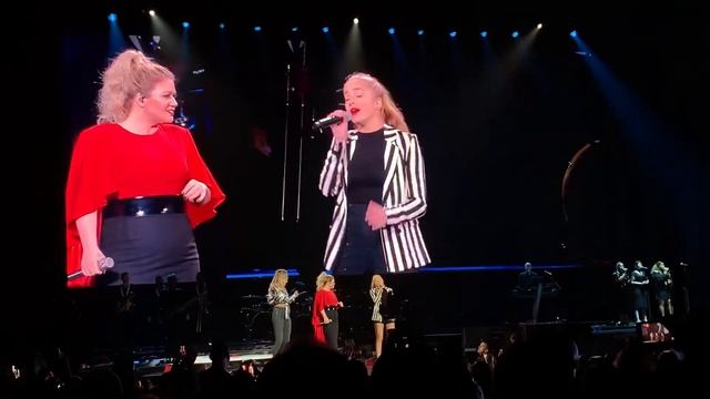 Kelly Clarkson Kelsea Ballerini Brynn Cartelli “Miss Independent” Oracle Arena Meaning of Life Tour смотреть онлайн