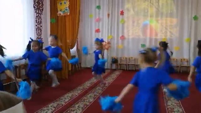 Танец "Капельки" средней группы N12 "Багульник" МАДОУ N59 "Золотой ключик" г.Улан-Удэ смотреть онлайн