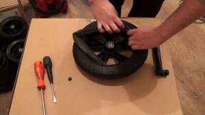 Замена покрышки и камеры на колесе детской коляски