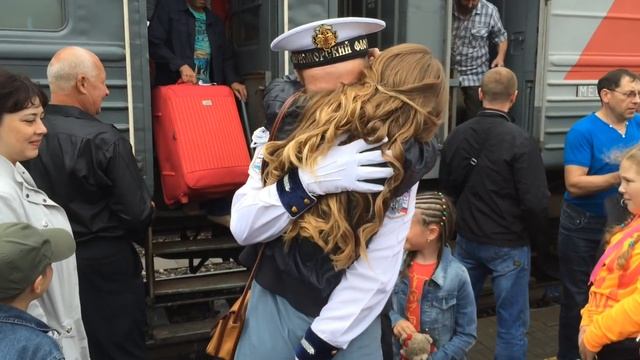 Дождалась любимого из армии! ДМБ 04.07.2015 смотреть онлайн