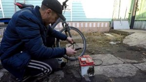 Как накачать колес  электро насосом если прикуриватель сломан.  .