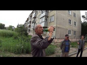 Мужик выпил залпом бутылку портвейна (18+)