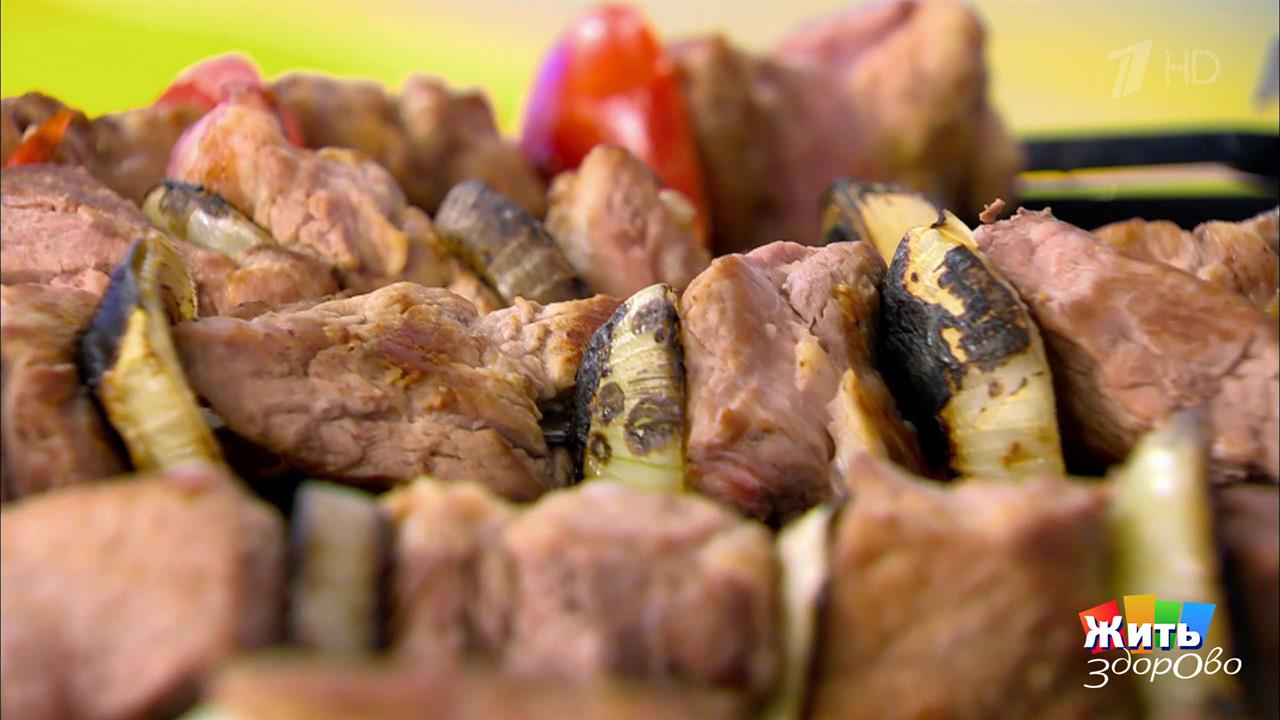 Шашлычок под коньячок. Жить здорово! Фрагмент выпуска от 09.08.2018 смотреть онлайн