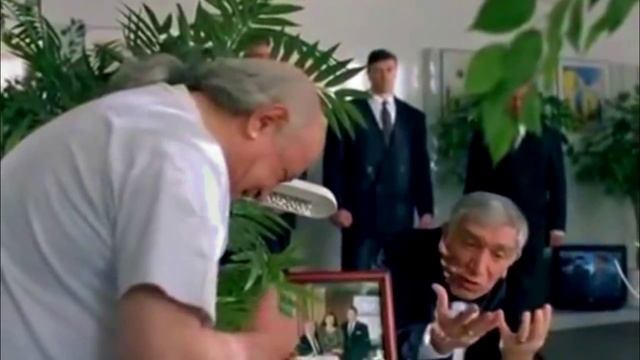 Фокус с апельсином и картой + секрет As a gaming card teleports in orange and focus secret смотреть онлайн