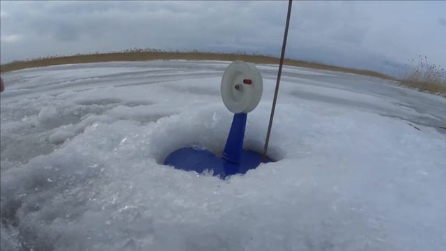 Щука на Ладоге!Щука на жерлицы весной!На мотобуксировщике по Ладоге! смотреть онлайн