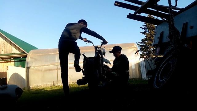 УСТАНОВКА ЗАЖИГАНИЯ ОТ БЕНЗОПИЛЫ НА ИЖ ПЛАНЕТА 3/ИЩЕМ ИСКРУ. ПЕРВЫЙ ЗАПУСК смотреть онлайн