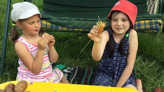 СОСИСКИ – ЕЖИКИ ?Делаем вкуснятину ВЕРМИШЕЛЬ с СОСИСКАМИ Дети любят SAUSAGE - HEDGEHOGS смотреть онлайн