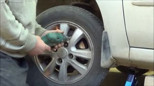 как срезать прокручивающуюся шпильку колеса