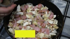На нашем столе они частый гость/Сосиски с грибами в томатном соусе