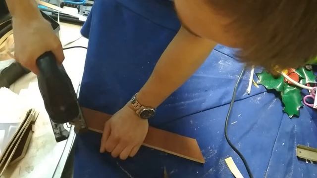 DIY! ПРОСТОЙ ШТАТИВ для телефона СВОИМИ РУКАМИ! САМЫЙ ПРОСТОЙ СПОСОБ! смотреть онлайн