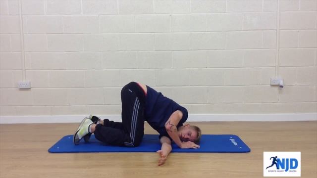 Pilates Cat Stretch and Needle Thread: (Thoracic mobility) смотреть онлайн
