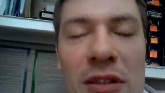 ПАРЕНЬ УСПОКАИВАЕТ ДЕВУШКУ смотреть онлайн