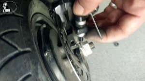 Kugoo M5 как настроить задние тормоза не снимая колесо