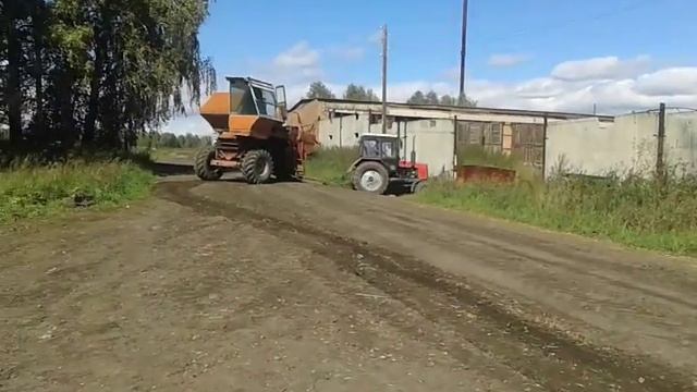 мТз 892. Уборка металлолома на мех дворе. смотреть онлайн