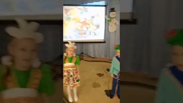 В Камских Полянах в детском саду «Золотая рыбка» прошли Рождественские колядки смотреть онлайн