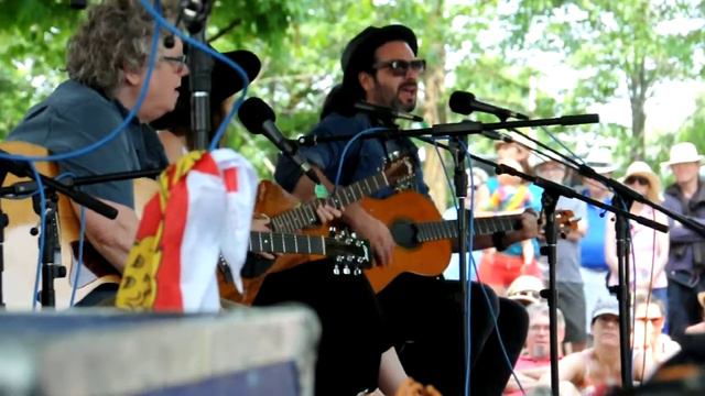Adam Cohen channels Leonard Cohen to sing Maryanne смотреть онлайн