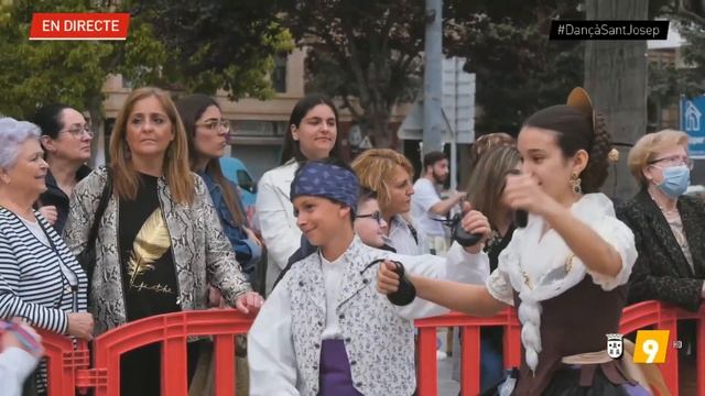 La Dansà de Sant Josep torna a unir al món faller després de la cancel·lació per la pluja смотреть онлайн