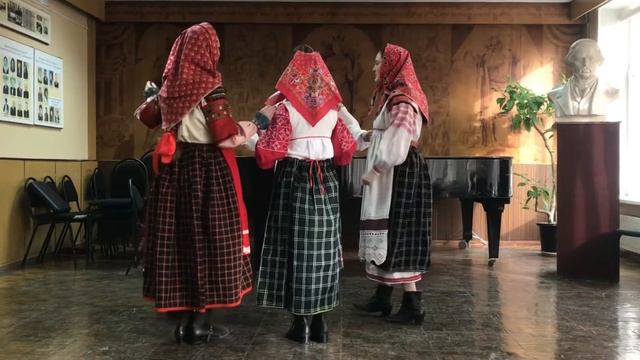 Фольклорный ансамбль «Сашенька» (г.Тула) - «Из боярских ворот» (карагодная Тульской области) смотреть онлайн