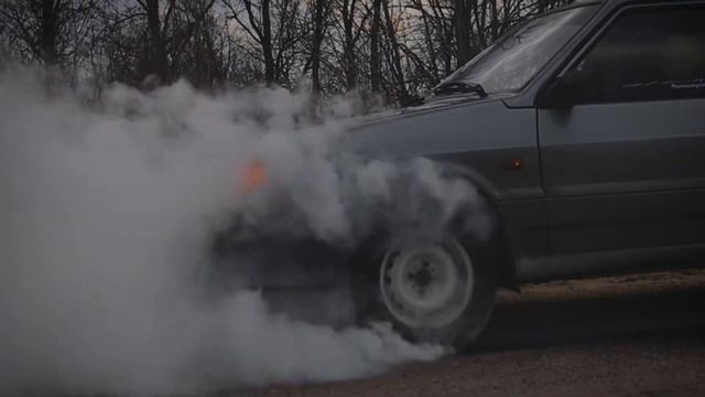 Lada Vaz2114 четырка бернаут, сожгли резину на четырке