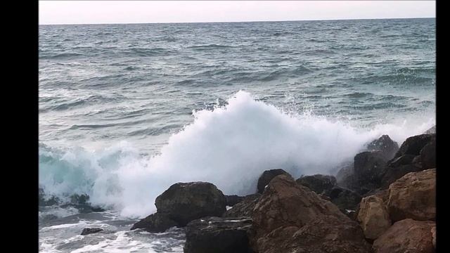 Мы позабыв календари...