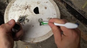 Как заделать трещину в пластиковом ведре за 1 минуту