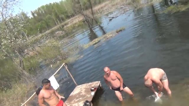 КРАСАВЦЫ МУЖЧИНЫ ИЩУТ НЕВЕСТ СВАТАЮТСЯ .ПОТОМ ТРУДЯТСЯ И ОТДЫХАЮТ смотреть онлайн