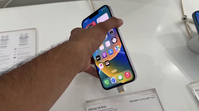 Visiting Apple Store || iPhone 12, 13, 14, 14 Plus Price ? #iXPress смотреть онлайн