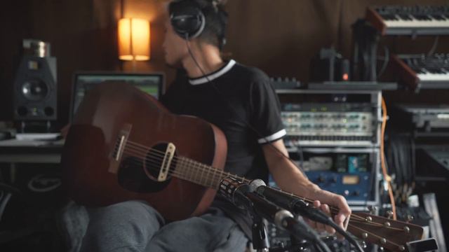 Acoustic Guitar Mic Shootout, Vintage Gefell PM750 & Beyerdynamic M160 смотреть онлайн